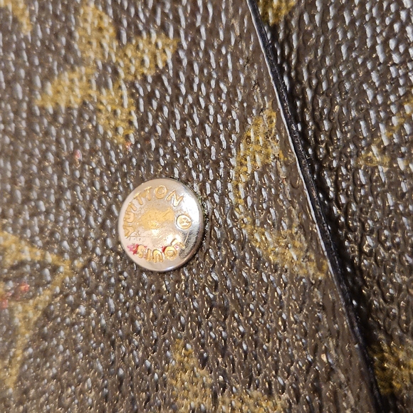 Authentic Louis Vuitton Monogram Sarah Wallet - Picture 2 of 13